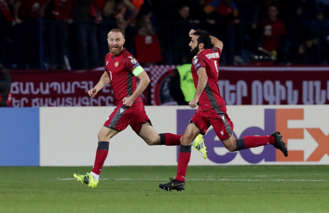 Fotbalisté Arménie otočili v závěru zápas kvalifikace o postup na MS 2022 s Rumunskem a zvítězili 3:2.
