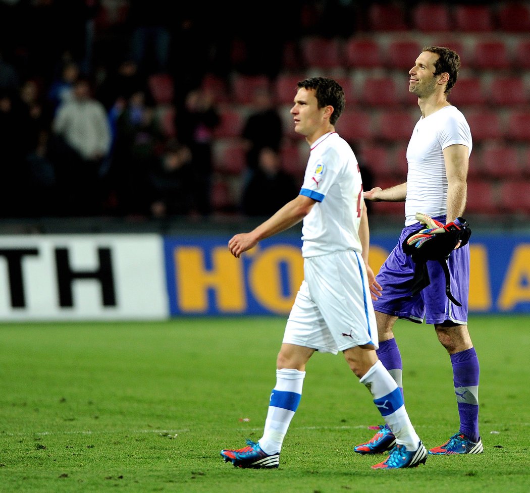 Gesto gólmana Petra Čecha je jasné - nešlo to. Češi brali v zápase kvalifikace o MS 2014 doma s Bulharskem jen remízu 0:0