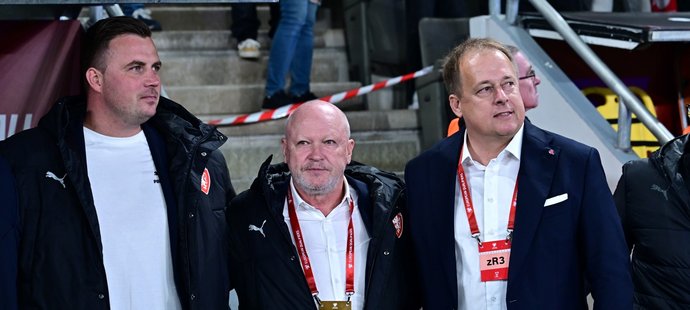 Jaroslav Köstl, Ivan Hašek a David Trunda během zápasu s Chorvatskem