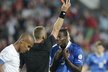 Ital Mario Balotelli se diví červené kartě v kvalifikačním utkání s Českem