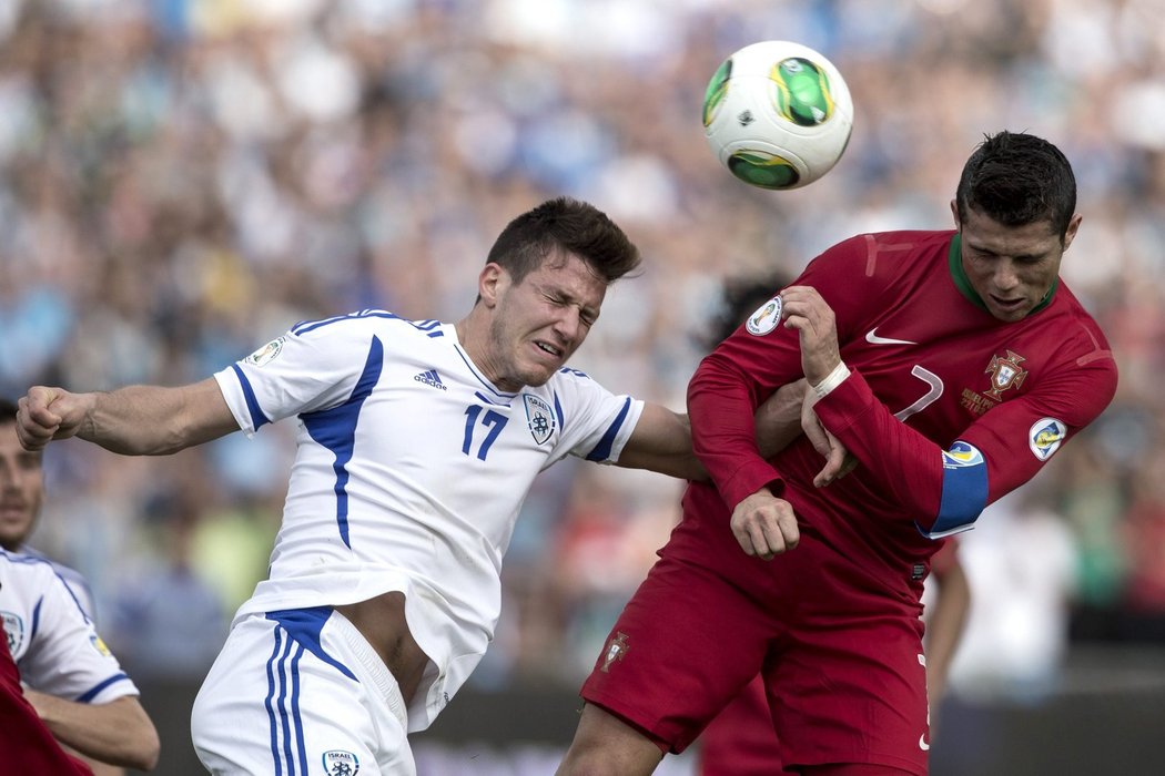 Portugalec Cristiano Ronaldo se v zápase kvalifikace o postup na MS 2014 snažil, ale Izraelci ho dokázali uhlídat. Vedli nad favoritem 3:2, nakonec zápas skončil 3:3