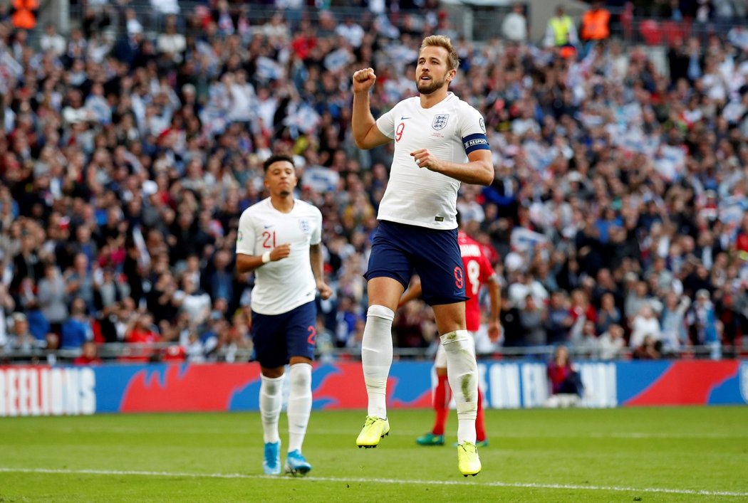 Harry Kane se raduje z gólu do sítě Bulharska