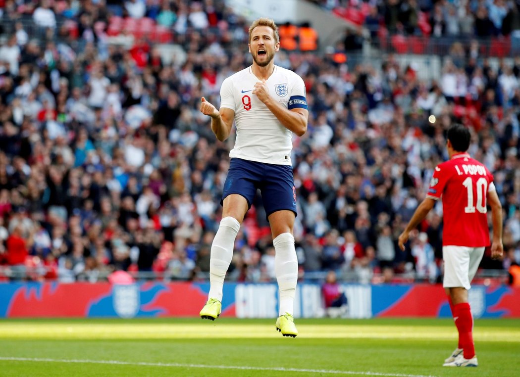 Harry Kane se raduje z gólu do sítě Bulharska