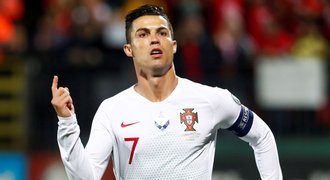 Ronaldo nastřílel Litvě čtyři góly, Anglie zvládla přestřelku s Kosovem