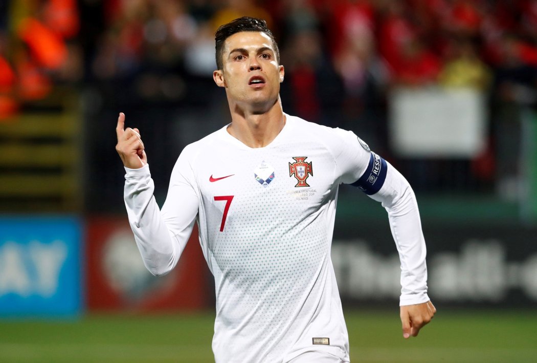 Cristiano Ronaldo nasázel do sítě Litvy čtyři branky