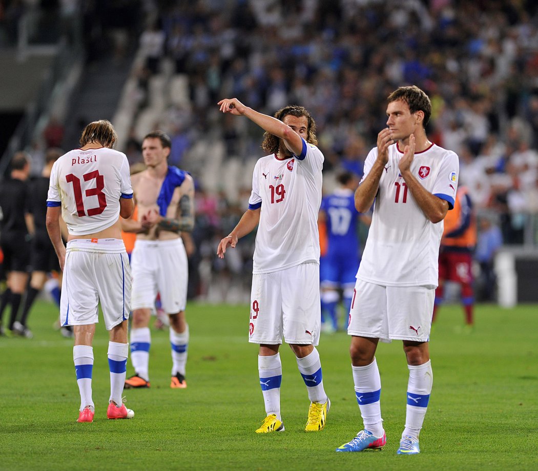 Itálie - Česko (2:1): Český smutek po porážce v Itálii. Výsledek 1:2 znamenal, že naděje na postup na brazilský šampionát se prakticky rozplynuly