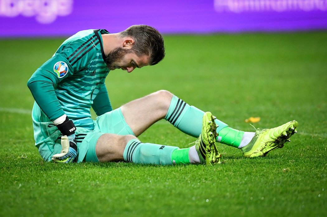 Zraněný španělský brankář David de Gea v utkání proti Švédsku