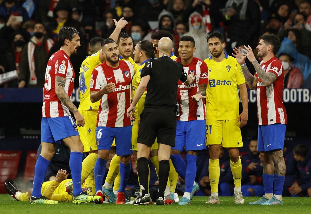 Atlético se trápilo s outsiderem. Cádiz porazilo 2:1