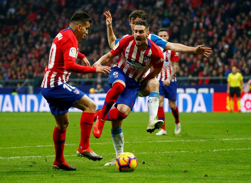 Po pádu Kokeho rozhodčí Lopez nařídil pro Atlético Madrid penaltu