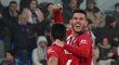Lucas Hernández slaví úvodní gól Atlética Madrid do sítě Huescy