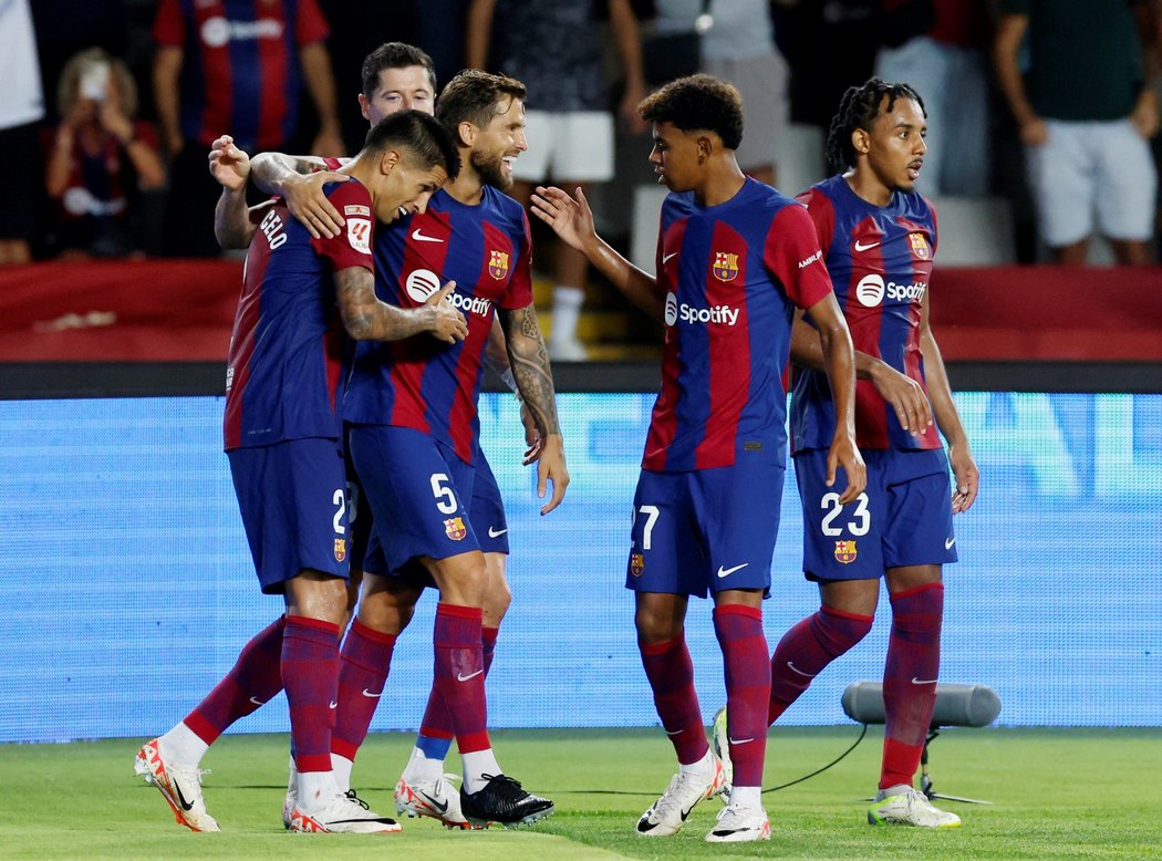Barcelona slaví gól v La Lize proti Betisu
