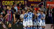 Hráči Realu Sociedad slaví gól na hřišti Barcelony