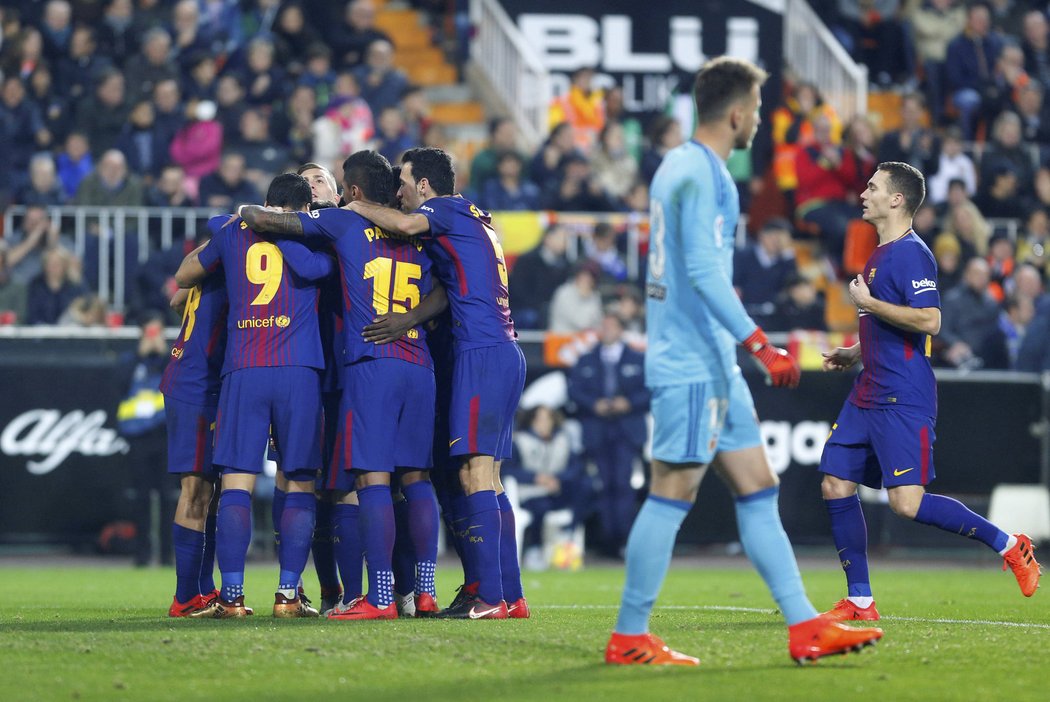 Barcelona slaví vyrovnávací gól proti Valencii