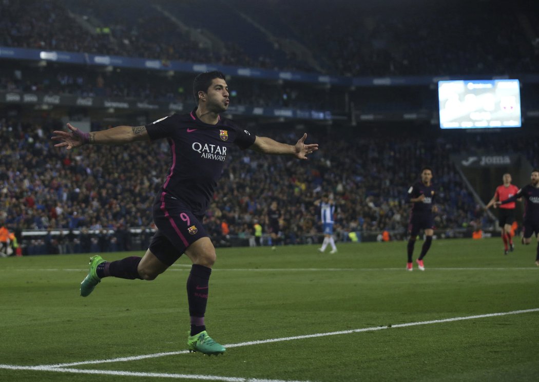 Luis Suárez se v barcelonském derby trefil dvakrát