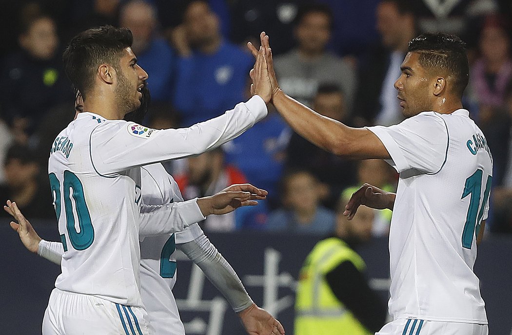 Marco Asensio a Casemiro slaví výhru nad Málagou