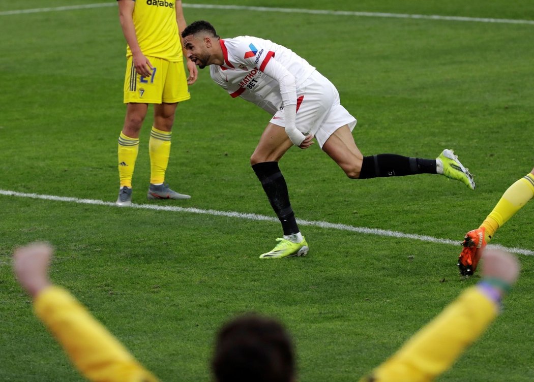 Hattrick Júsufa En-Nesjrího zajistil fotbalistům Sevilly  výhru nad Cádizem