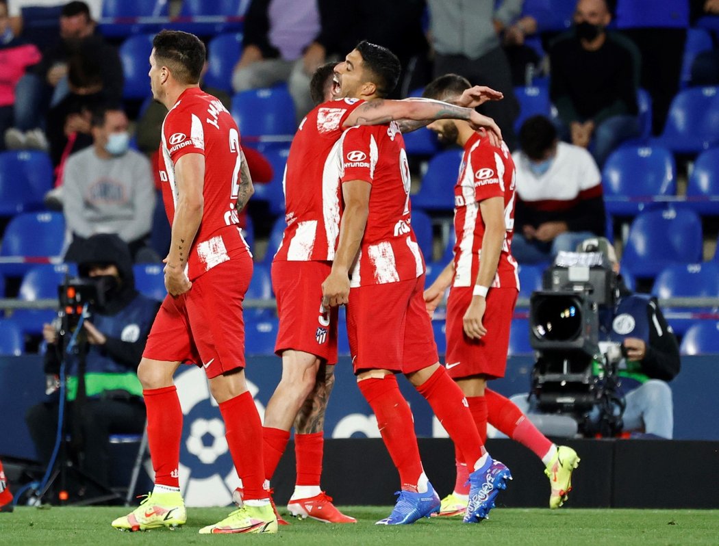 Fotbalisté Atlética Madrid slaví gól proti Getafe