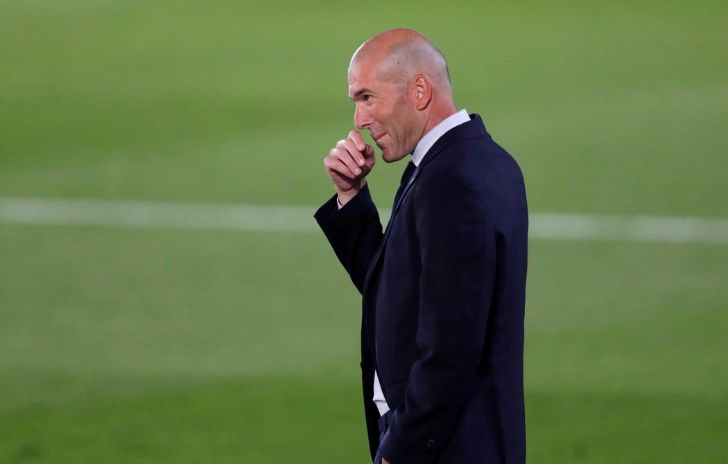 Trenér Realu Madrid Zinedine Zidane v utkání s Valencií