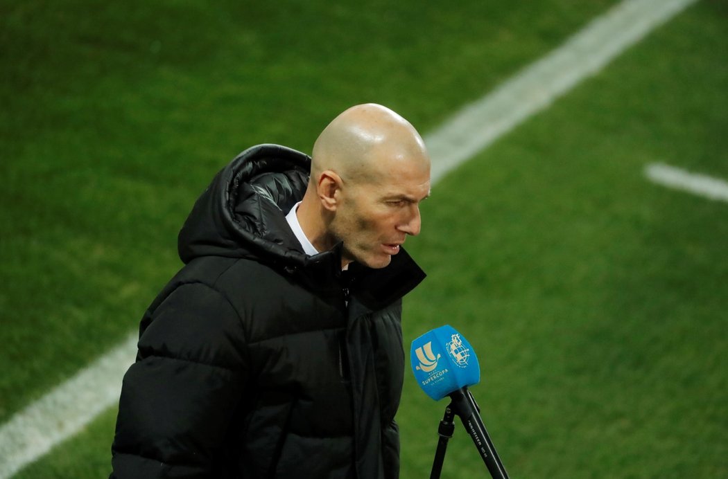 Trenér Realu Madrid Zinedine Zidane v sezoně, kdy se slavnému klubu příliš nedaří