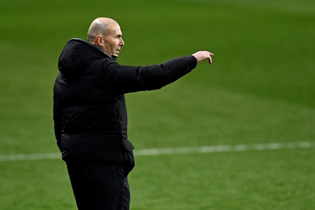 Trenér Realu Madrid Zinedine Zidane v sezoně, kdy se slavnému klubu příliš nedaří