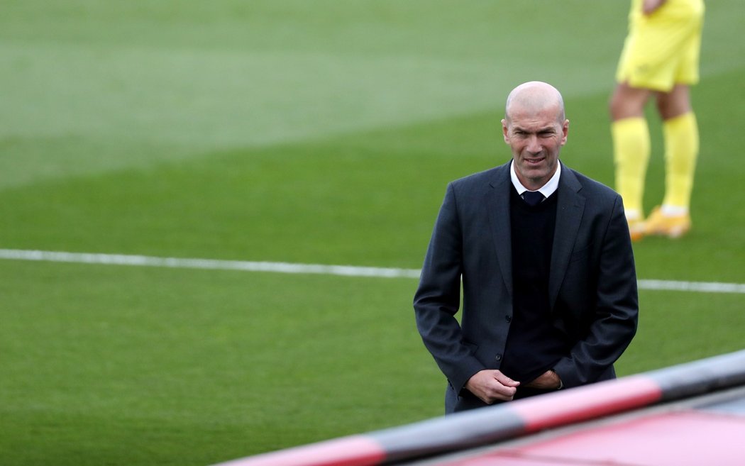 Kouč Realu Zinédine Zidane během zápasu posledního kola La Ligy proti Villarrealu