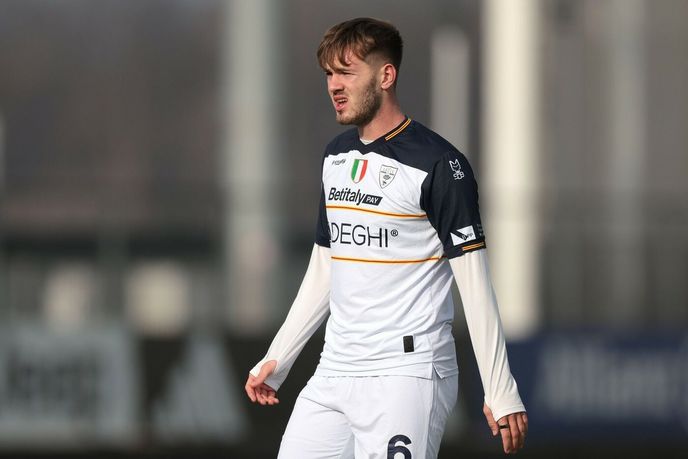 Záložník Daniel Samek v dresu Lecce Záložník Daniel Samek v dresu Lecce