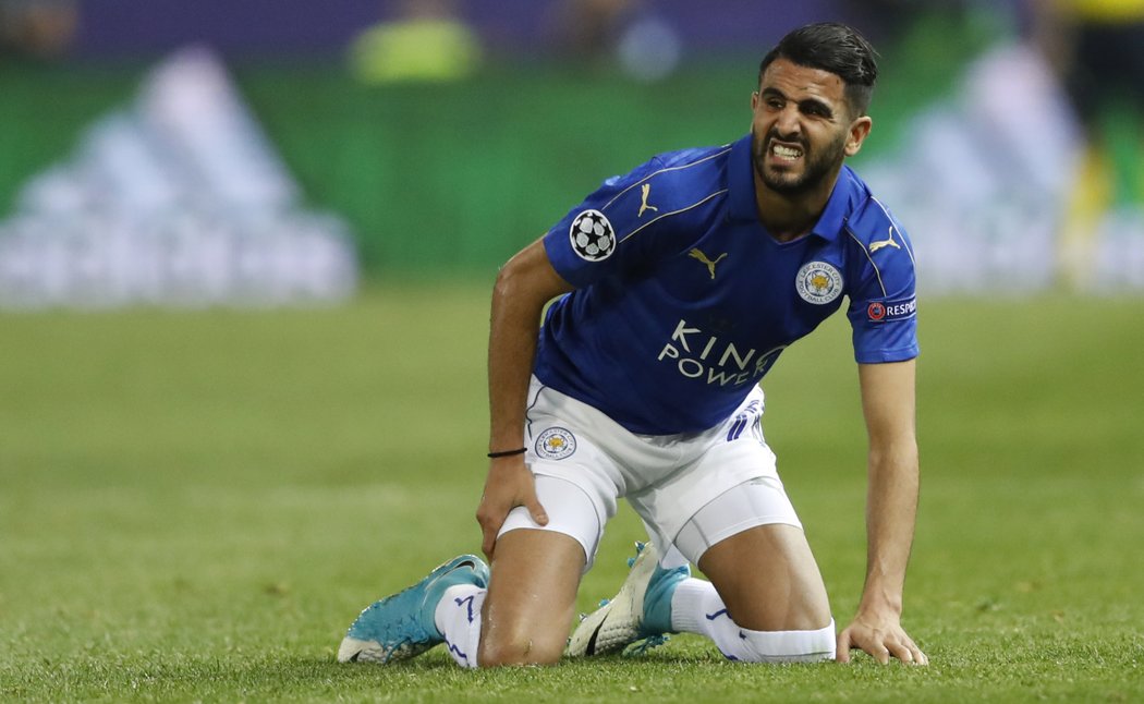 Rijad Mahrez z Leicesteru se ve čtvrtfinále Ligy mistrů na hřišti Atlétika Madrid stejně jako celý tým neprosadil