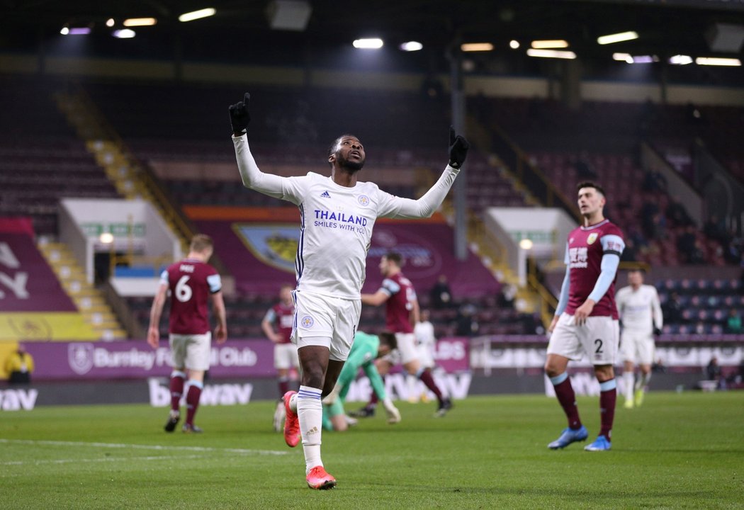 Kelechi Iheanacho slaví trefu, kterou vyrovnal na 1:1 proti Burnley