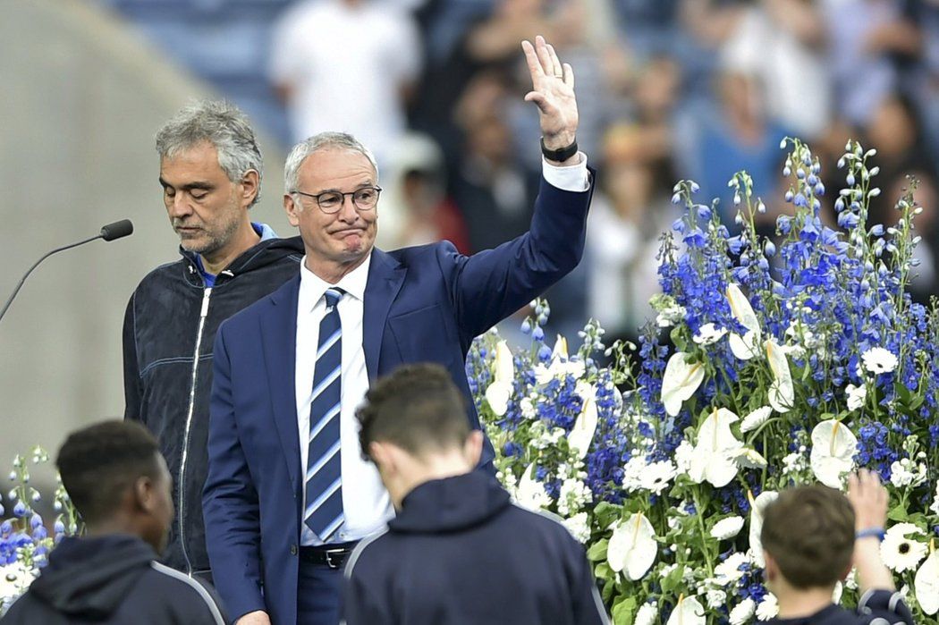 Claudio Ranieri oslavil loni v létě v Leicesteru titul