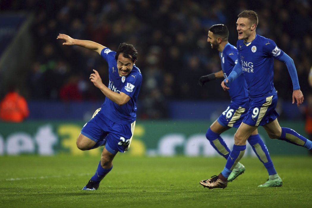 Ofenzivní trio Leicesteru Okazaki, Vardy a Mahrez po brance do sítě Newcastlu