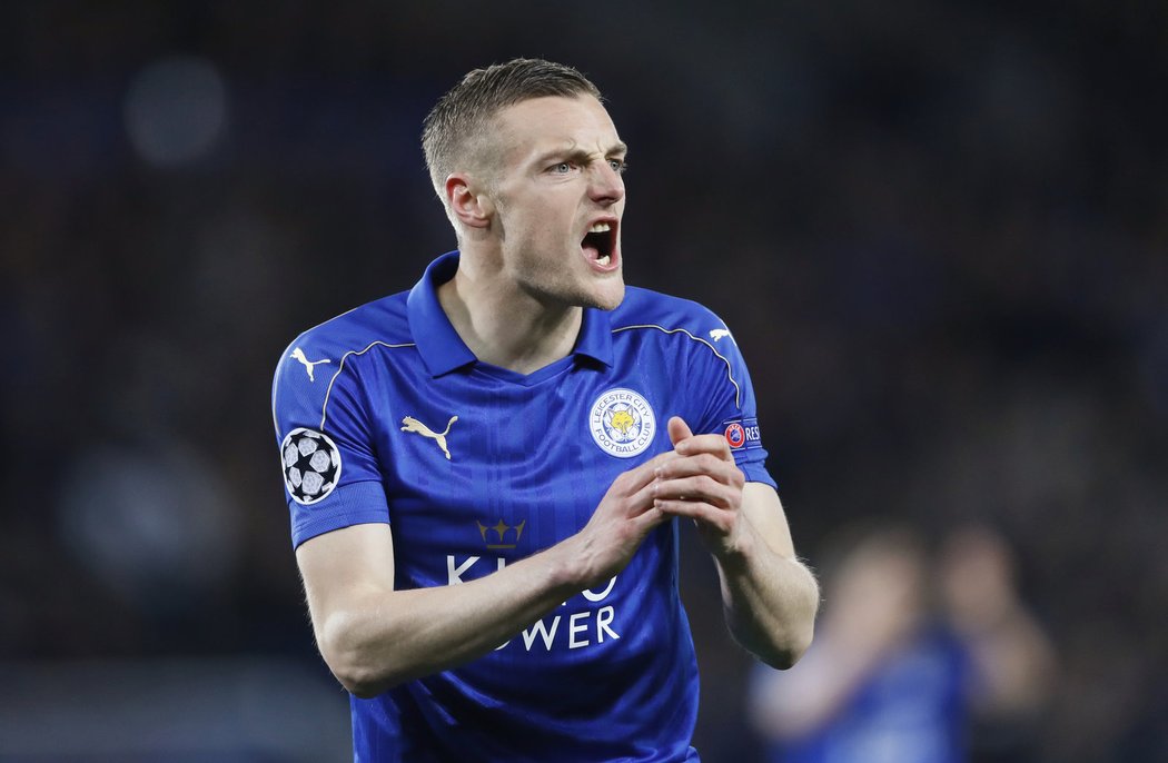 Takhle Jamie Vardy po vstřeleném gólu burcoval spoluhráče z Leicesteru, aby se ještě pokusili o obrat