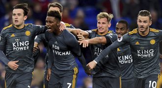 Leicester věnoval triumf v Cardiffu zesnulému šéfovi, City vedou o dva body