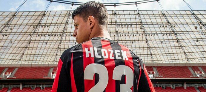 Adam Hložek bude v Leverkusenu hrát s číslem 23