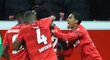 Radost hráčů Leverkusenu po druhém gólu