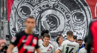 Češi řídili výhru Leverkusenu: Hložek třikrát asistoval, Schick skóroval