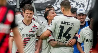 Češi řídili výhru Leverkusenu: Hložek třikrát asistoval, Schick skóroval