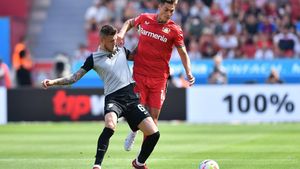 ONLINE: Leverkusen - Augsburg 1:2. Hložek střídal, Schick v obrovské šanci