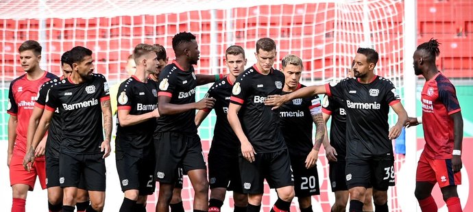 Fotbalisté Leverkusenu porazili v německém poháru Norderstedt vysoko 7:0. Trefil se i Patrik Schick