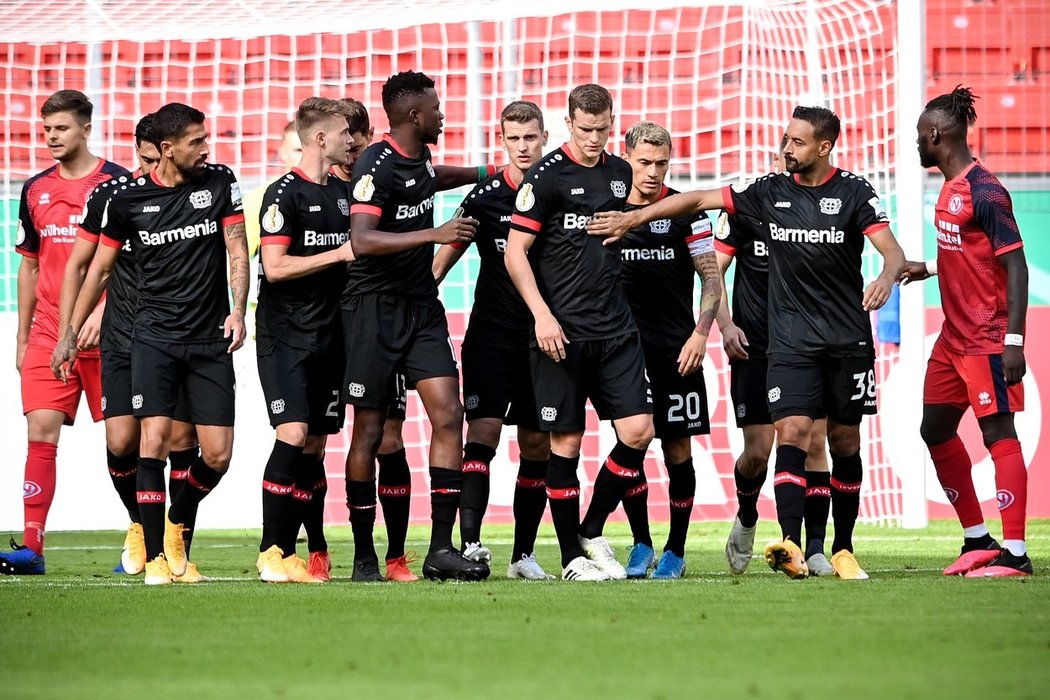 Fotbalisté Leverkusenu porazili v německém poháru Norderstedt vysoko 7:0. Trefil se i Patrik Schick