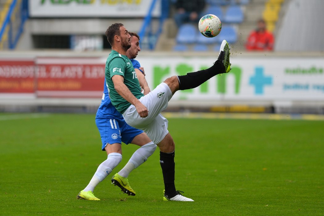 Martin Doležal v souboji s Matějem Hybšem