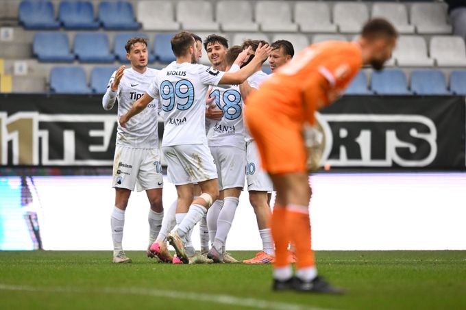 ONLINE: Liberec - Karviná 4:0. Kontroverzní gól Krollise, Slovan se baví. Hosté v deseti ONLINE: Liberec - Karviná 4:0. Kontroverzní gól Krollise, Slovan se baví. Hosté v deseti