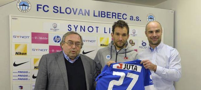 Marek Bakoš se sportovním manažerem Liberce Janem Nezmarem po svém přestupu