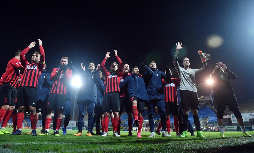 Radost opavských fotbalistů po výhře v Liberci