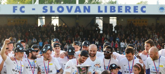 Fotbalisté Liberce si stále užívají mistrovské oslavy, ale už mohou vyhlížet soupeře pro předkolo Ligy mistrů