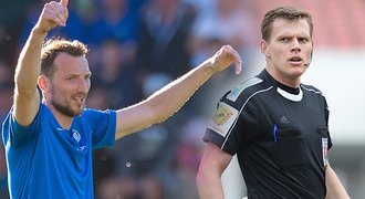 Tři liberecké penalty? Chce to odvahu, říkají sudí. Komise má jednu výtku