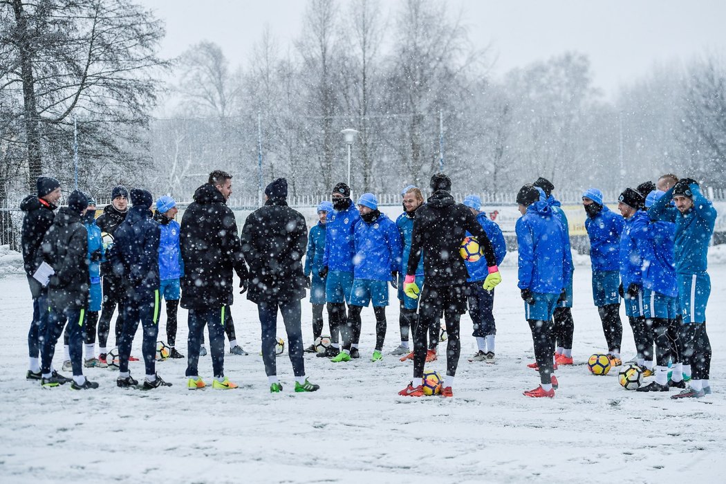 Fotbalisté týmu FC Slovan Liberec při prvním tréninku, kterým zahájili 3. ledna v Liberci zimní přípravu