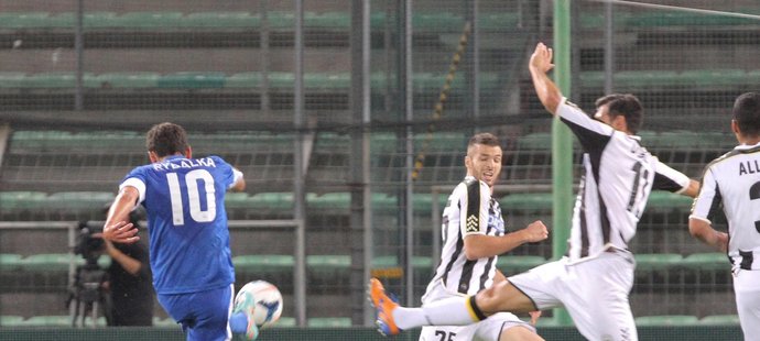 Sergej Rybalka a jeho gólová střela do sítě Udine
