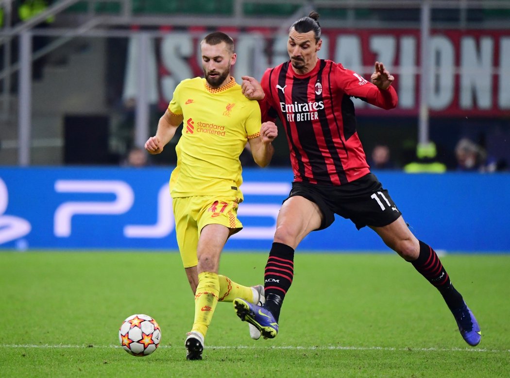 Útočník milánského AC Zlatan Ibrahimovic v zápase Ligy mistrů proti Liverpoolu