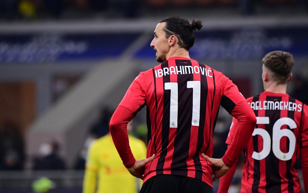 Zklamaný švédský útočník Zlatan Ibrahimovic v utkání AC Milán proti Liverpoolu