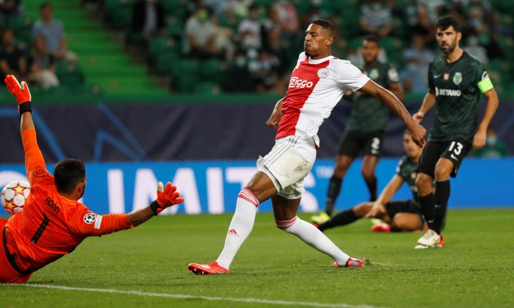 Sébastien Haller přispěl čtyřmi góly k výhře Ajaxu 5:1 nad Sportingem Lisabon v Lize mistrů